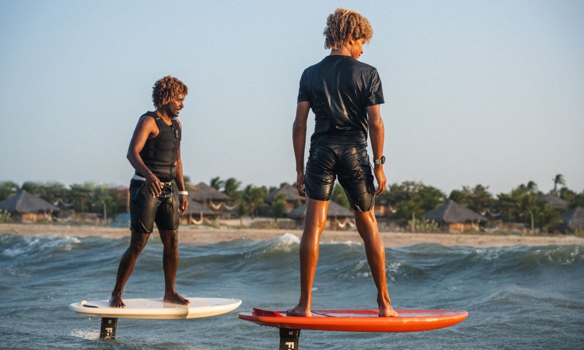 A temporada de vento no Pre&aacute; tamb&eacute;m atrai atletas e refer&ecirc;ncias internacionais do esporte. &Eacute; o caso de Mitu Monteiro, cabo-verdiano, campe&atilde;o mundial de kitesurfe