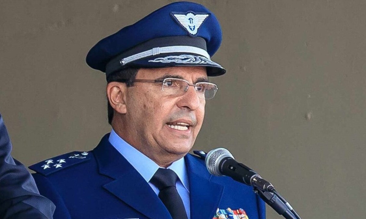O tenente-brigadeiro Carlos de Almeida Baptista Júnior aborda em livro sua recusa em apoiar ruptura institucional - (crédito: Divulgação - FAB)