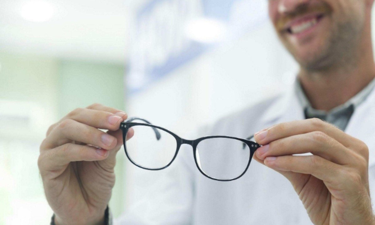 Consultas periódicas podem ajudar a detectar problemas de visão com antecedência e manter os óculos com o grau adequado para cada pessoa - (crédito: Magnific)