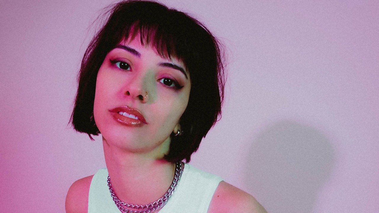A cantora Karen Di&oacute; &eacute; uma das artistas que abrir&atilde;o os shows do Foo Fighters no Brasil em 2027 -  (crédito: Reprodu&ccedil;&atilde;o)