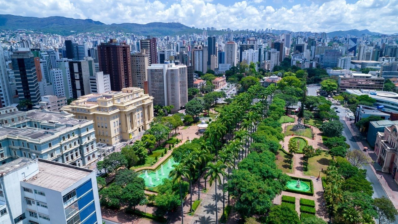 Visitantes do show do Foo Fighters em Belo Horizonte podem explorar os charmosos parques urbanos e a arquitetura que a cidade oferece -  (crédito: Wikimedia Commons)