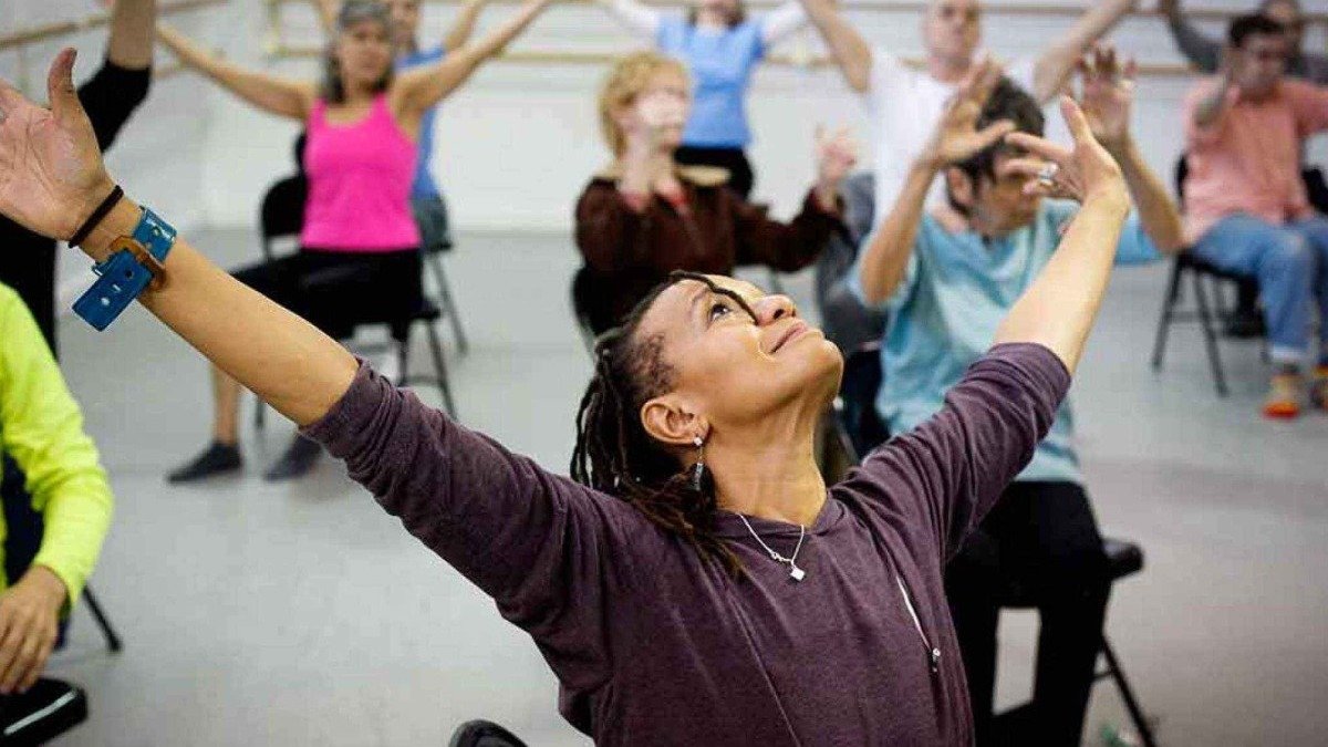 A dan&ccedil;a &eacute; uma atividade completa que promove bem-estar f&iacute;sico e mental, acess&iacute;vel a todas as idades e n&iacute;veis de mobilidade -  (crédito: Mark Morris Dance Group/site)