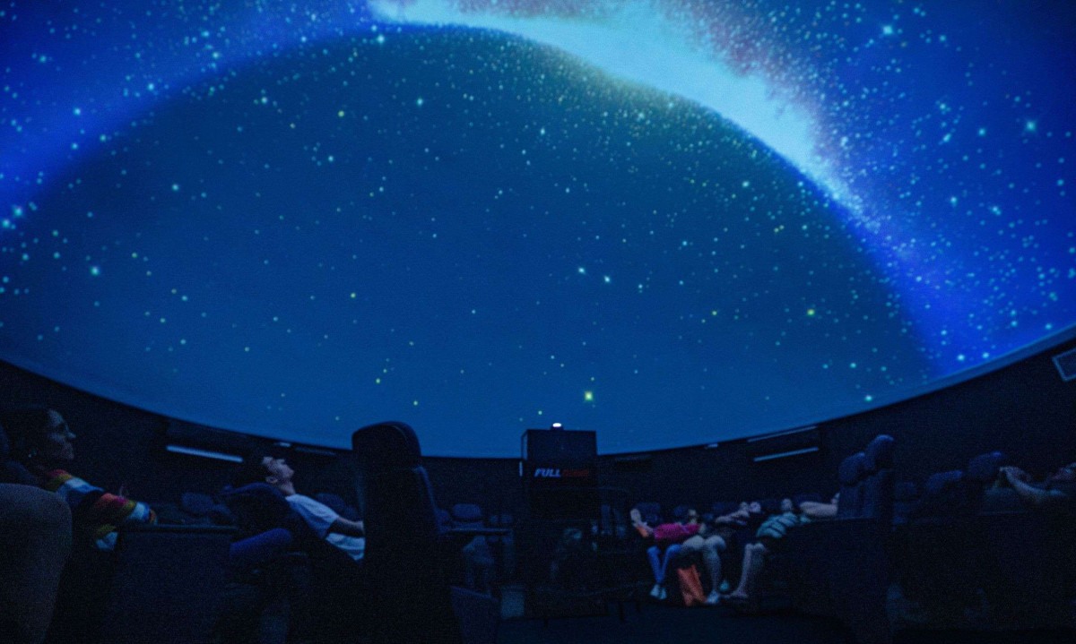 Museu da PUC Minas terá observação de eclipse lunar por telescópios com ingressos a partir de R$ 20 - (crédito: Divulgação PUC Minas/ GUILHERME SIMOES)