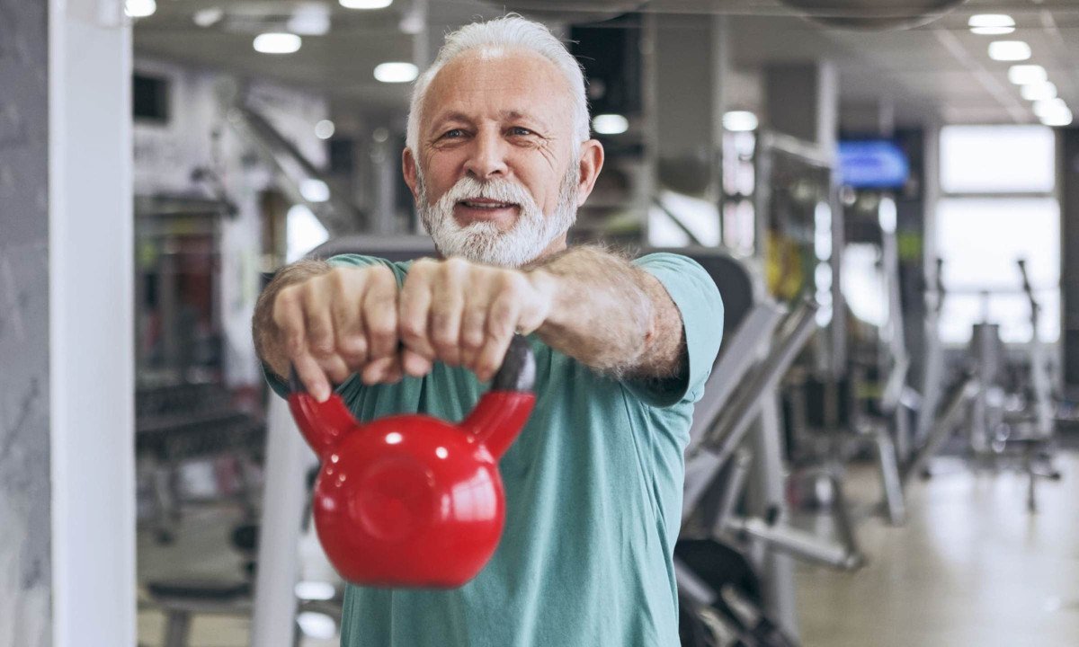Musculação para idosos: como treinar de forma segura - (crédito: DINO)