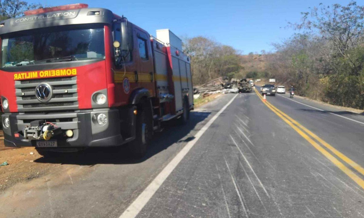 A rodovia ficou parcialmente interditada durante o atendimento
- (crédito: Reprodução/CBMMG)
