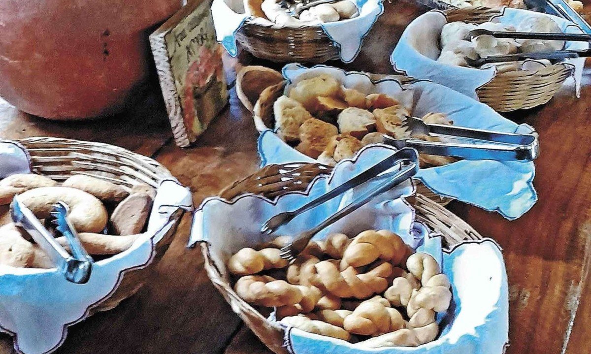 Constru&ccedil;&atilde;o colonial com dois s&eacute;culos de hist&oacute;ria, o Hotel Fazenda Palestina enche a mesa com quitutes artesanais para o caf&eacute; da tarde