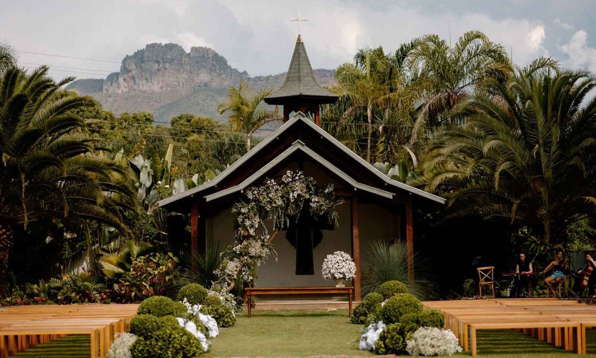 CAminho e altar decorado por MÔnica Lipiani - (crédito: Lana Chaves/Divulgação)