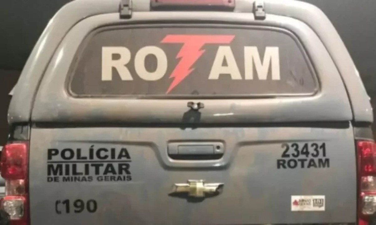 O homem foi atingido e socorrido pelos próprios militares para o Hospital João XXIII - (crédito: Reprodução/PMMG)