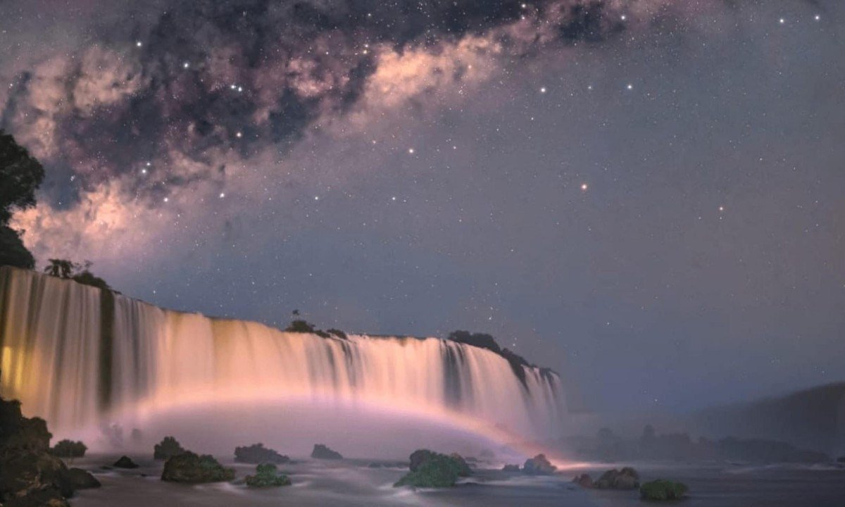 Imagine observar as Cataratas do Igua&ccedil;u sob as estrelas 