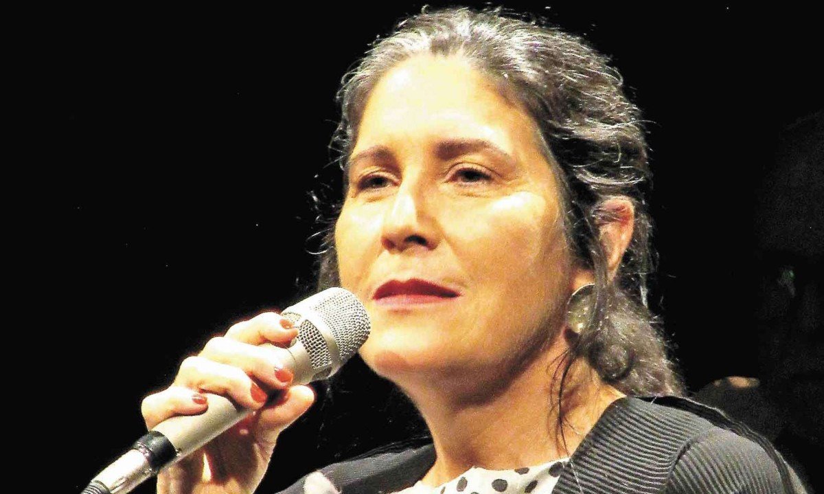 Mônica Salmaso em sua homenagem a Elizeth Cardoso, no Sesc Palladium -  (crédito: Luisa Issa (@craavooefemero) )