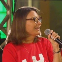 Janja homenageia Clube da Esquina durante comício de Lula em BH
