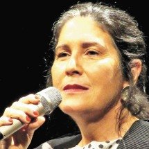 Mônica Salmaso lança em BH disco ‘queimando a mão de tão quentinho’ - Luisa Issa (@craavooefemero) 