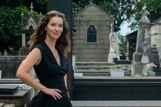 Nathalia Dill diz como é viver a misteriosa fantasma de 'Quem ama cuida'