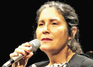 Mônica Salmaso em sua homenagem a Elizeth Cardoso, no Sesc Palladium -  (crédito: Luisa Issa (@craavooefemero) )