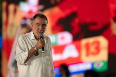 Patrus Ananias é o candidato do PT ao governo de Minas -  (crédito: Douglas MAGNO / AFP)