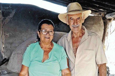 Imaculada e Sebastião Mendonça produzem doces e quitandas na Fazenda Laranjo -  (crédito: Gustavo Werneck/EM/D.A Press)