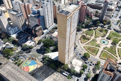 Na foto de drone, a Praca Raul Soares e o edificio JK. -  (crédito: Leandro Couri/EM/D.A.Press)