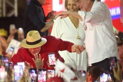 Lula reúne apoiadores na Praça da Estação, em BH, no primeiro comício em Minas Gerais durante a campanha pela reeleição.
 -  (crédito: Marcos Vieira EM/DA/Press)