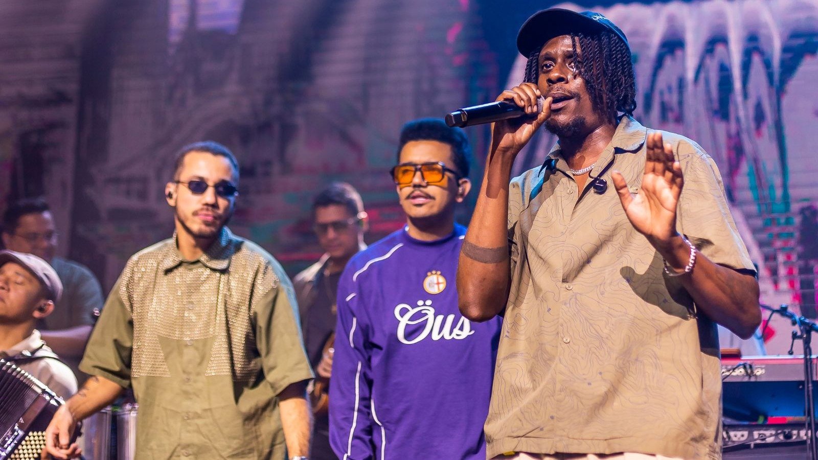 Os Garotin em performance ao vivo, antecipando a energia do show no Palco Sunset do Rock in Rio -  (crédito:  Divulga&ccedil;&atilde;o Natura/ Paulo Savala)