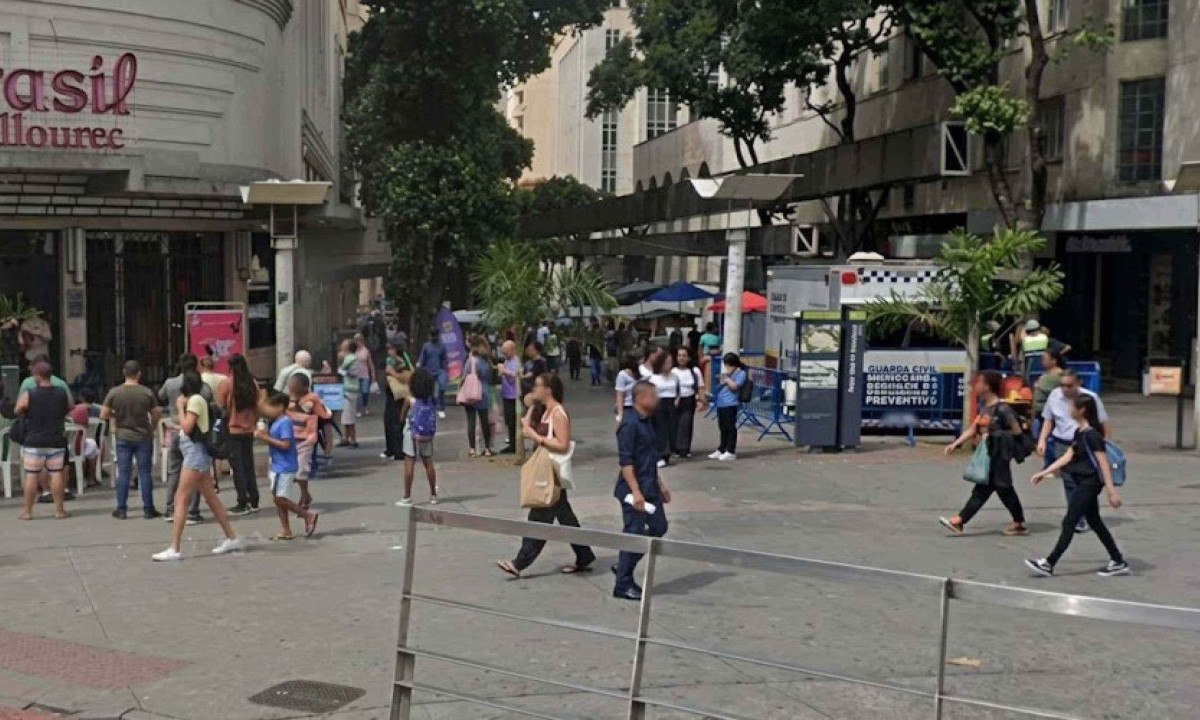 Praça Sete é um dos pontos de referência do hipercentro de Belo Horizonte e local onde pai teria tentado vender o próprio filho de 3 anos - (crédito: Reprodução/Google StreetView)