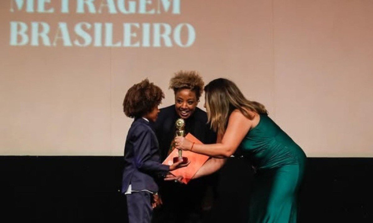Diretora Grace Passô recebeu o prêmio pelo longa Nosso Segredo - (crédito: Edison Vara / Ag.Pressphoto)