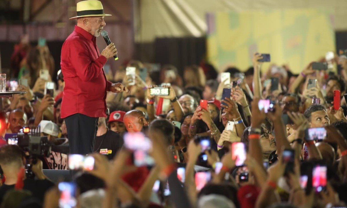 Presidente Lula inaugurou o palanque em Minas nessa sexta - (crédito: Marcos Vieira/EM/D.A. Press)