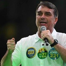 Flávio Bolsonaro defende jornada flexível em debate sobre fim da 6x1 -  AFP