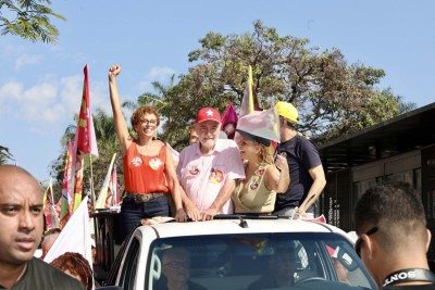Candidato ao governo mineiro Patrus Ananias (PT) participa de agenda de campanha ao lado das candidatas ao Senado Marília Campos (PT) e Áurea Carolina (PSOL)  -  (crédito: Divulgação/Campanha Patrus Ananias)