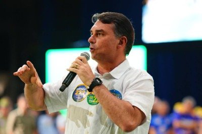 Candidato à Presidência da República Flávio Bolsonaro (PL) em agenda de campanha -  (crédito: Divulgação/Campanha Flávio Bolsonaro)