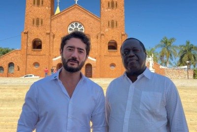 Candidato a governador de MG Gabriel Azevedo (MDB) e candidato ao Senado Arcanjo Pimenta (MDB) no Santuário Basílica de Nossa Senhora de Abadia, em Romaria -  (crédito: Divulgação/Campanha Gabriel Azevedo)