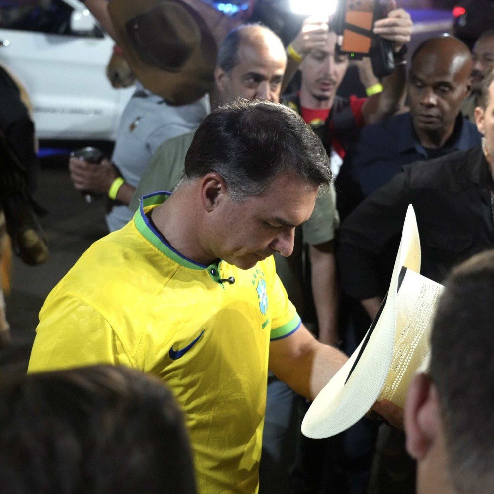 Campanha de Lula pede ao TSE cassação de Flávio Bolsonaro por ato em Barretos