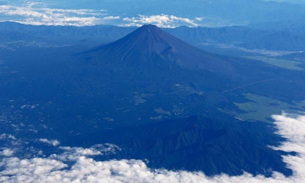 Pai deixa filho de 7 anos sozinho em caminhada no Monte Fuji - (crédito: BBC)