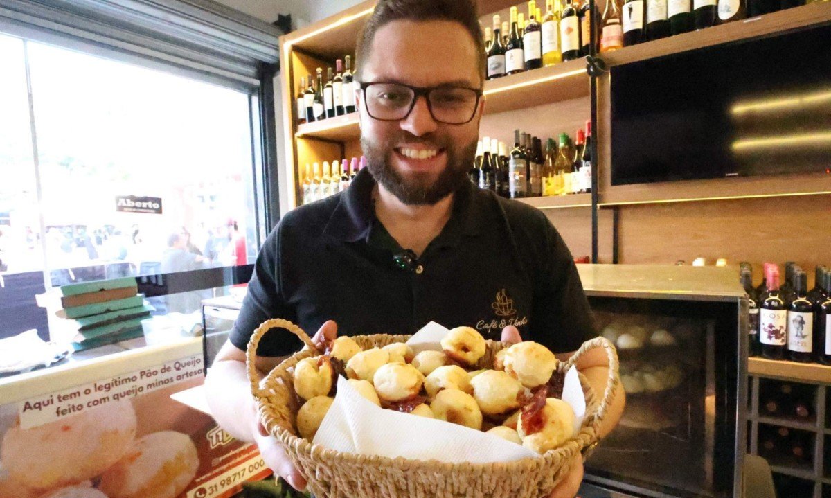 O estabelecimento do empresário Henrique Catapreta, de 33 anos, oferece uma opção de pão de queijo com recheio de goiabada - (crédito: Marcos Vieira /EM/DA. Press)