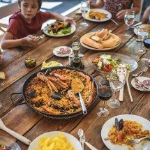 Jantar mais cedo ou tarde: quais os benefícios de cada horário? - Getty Images