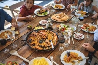 Jantar mais cedo ou tarde: quais os benefícios de cada horário?