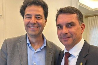 O que Flávio quer sinalizar com escolha de time econômico e o que falta apresentar