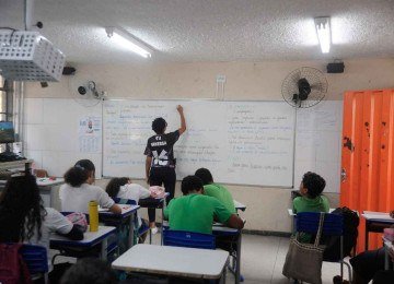 Educa&ccedil;&atilde;o transforma; a escola, muitas vezes, apenas ensina a se adaptar &agrave;s regras -  (crédito: Alexandre Guzanshe/EM/D.A. Press)