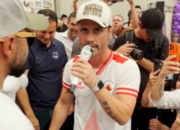 Cleitinho (Republicanos) em evento de lançamento regional da candidatura ao governo de Minas em Patos de Minas -  (crédito: Equipe Cleitinho/Divulgação)