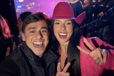 Deputado federal Nikolas Ferreira (PL-MG) posa em foto com a cantora de sertanejo Ana Castela  -  (crédito: Reprodução/X @nikolas_dm)