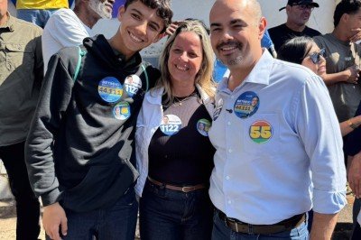 Governador de MG e candidato à reeleição Mateus Simões (PSD) durante campanha em Ibirité, na Grande BH -  (crédito: Campanha Mateus Simões/Divulgação)