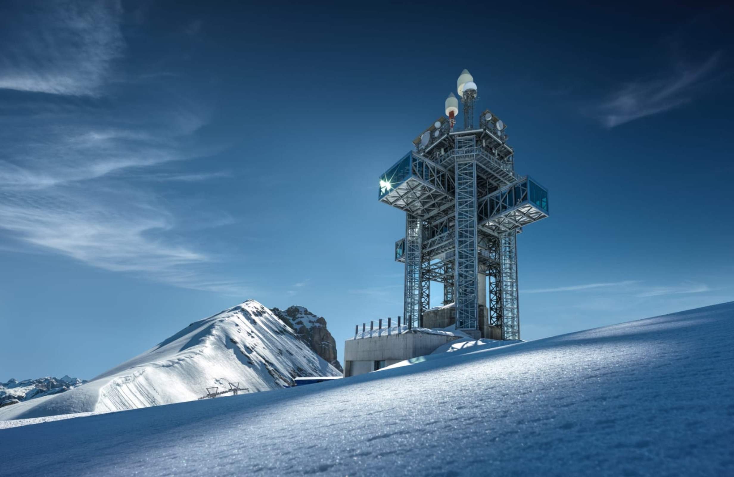 No Monte Titlis, a nova Titlis Tower, a 3.020 metros de altitude, oferece uma experiência impressionante dos Alpes suíços-Titlis/Divulgação