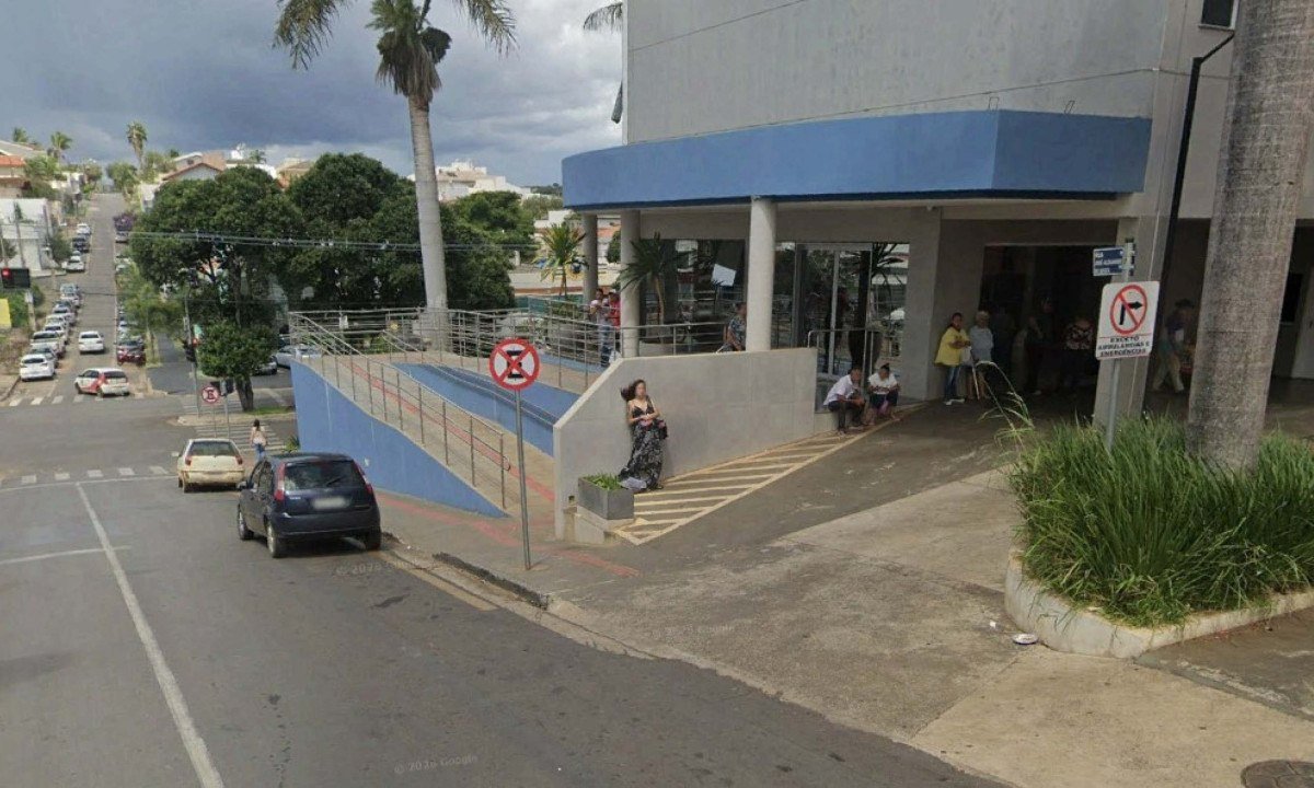 Suposto crime de importunação sexual aconteceu durante atendimento na UPA 24 horas de Patrocínio - (crédito: Google Street View/Reprodução)