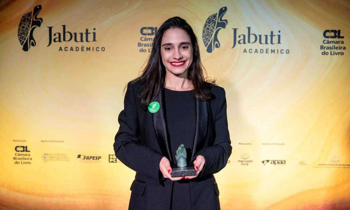 Victória Carneiro: "Violência contra a mulher é muito mais do que violência doméstica" - (crédito: Arquivo pessoal)