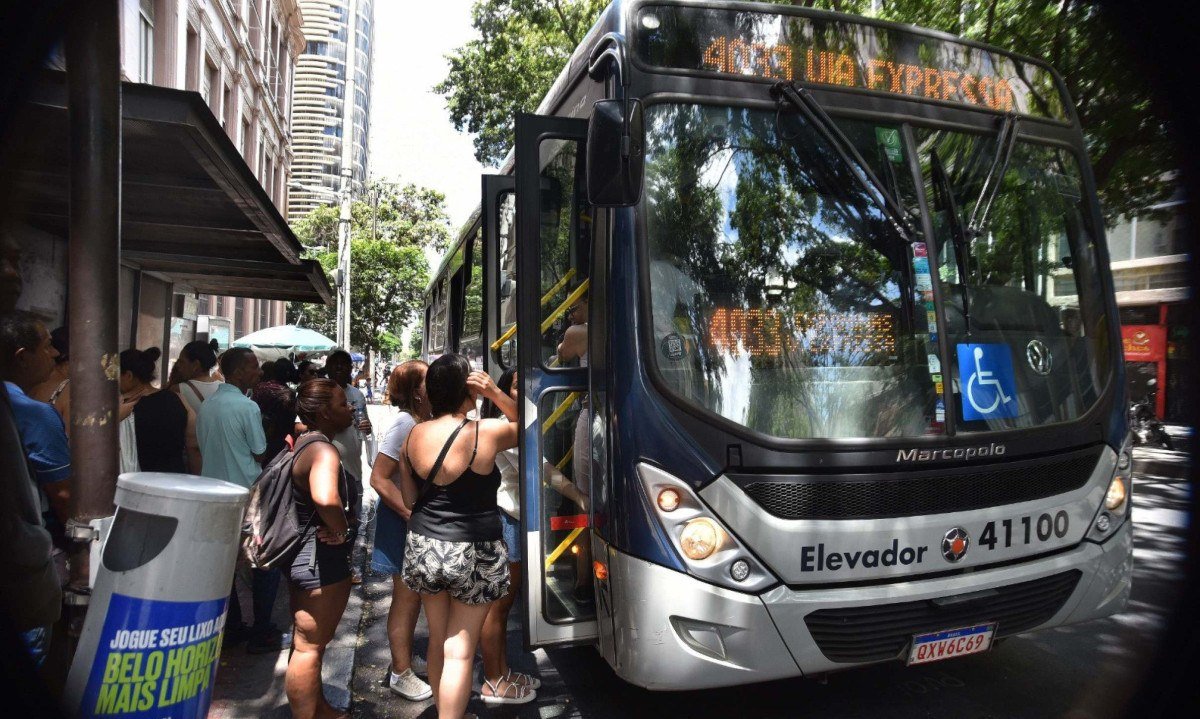 PL propõe criação da Linha Rosa, que dá prioridade às mulheres, no transporte coletivo de Belo Horizonte
- (crédito: Ramon Lisboa/EM/D.A Press)