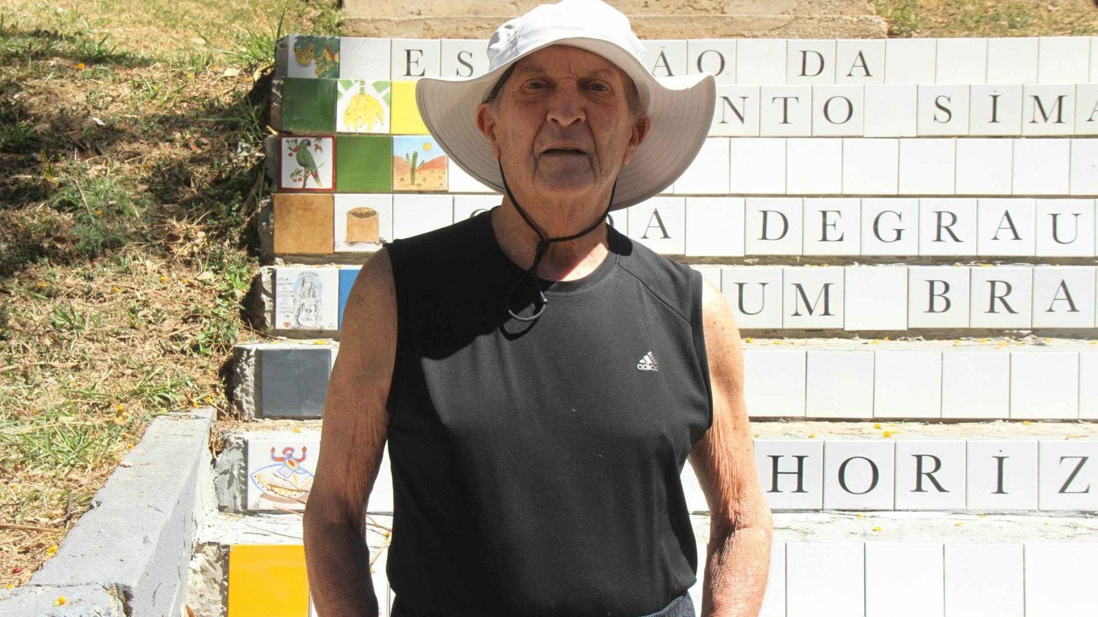 O m&eacute;dico Jorge de Vasconcelos Safe Junior, morador do bairro, que demonstrou felicidade com a interven&ccedil;&atilde;o 
    - Jair Amaral/EM/D.A Press