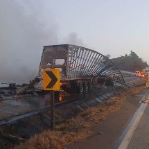 MG: BR-040 tem congestionamento após acidente entre ônibus e caminhão - Reprodução/CBMMG