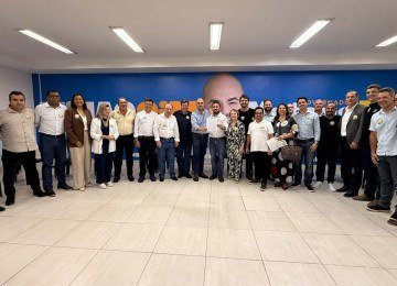 Encontro com prefeitos no comitê central de campanha, localizado na Avenida Afonso Pena, no bairro Funcionários, na Região Centro-Sul de Belo Horizonte -  (crédito: André Cruz/Campanha Mateus Simões)