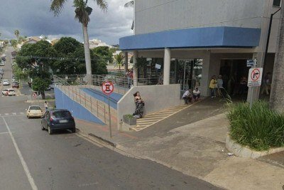 Suposto crime de importunação sexual aconteceu durante atendimento na UPA 24 horas de Patrocínio -  (crédito: Google Street View/Reprodução)
