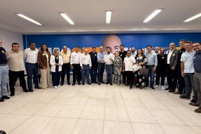 Encontro com prefeitos no comitê central de campanha, localizado na Avenida Afonso Pena, no bairro Funcionários, na Região Centro-Sul de Belo Horizonte -  (crédito: André Cruz/Campanha Mateus Simões)