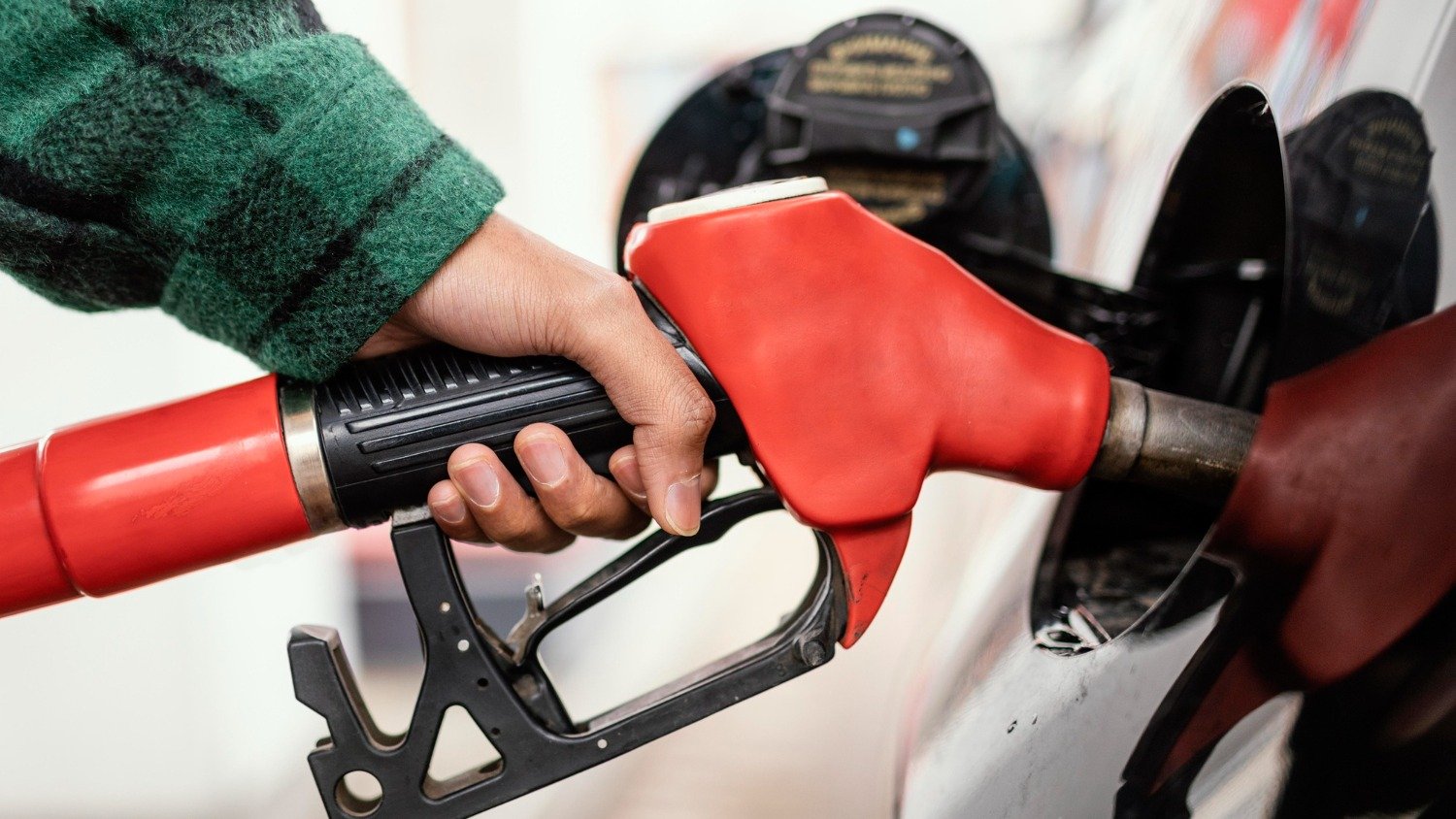 A decis&atilde;o de qual combust&iacute;vel usar no ve&iacute;culo se tornou mais complexa com as novas misturas de etanol na gasolina -  (crédito: Freepik)